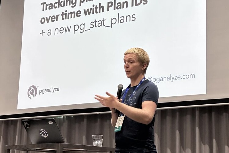 Lukas Fittl speaking at a Postgres conference